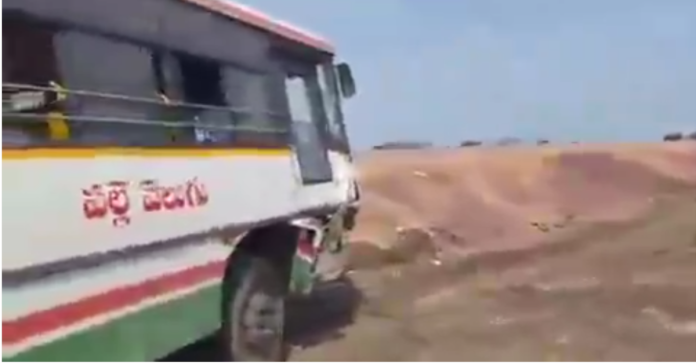 ఆర్టీసీ బస్సు, బ్రెజ్జా కారు ఢీ.. 25 మంది ప్రయాణికులు సేఫ్