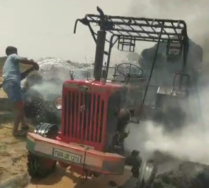విద్యుత్ వైర్లు తగిలి గడ్డి ట్రాక్టర్ దగ్ధం