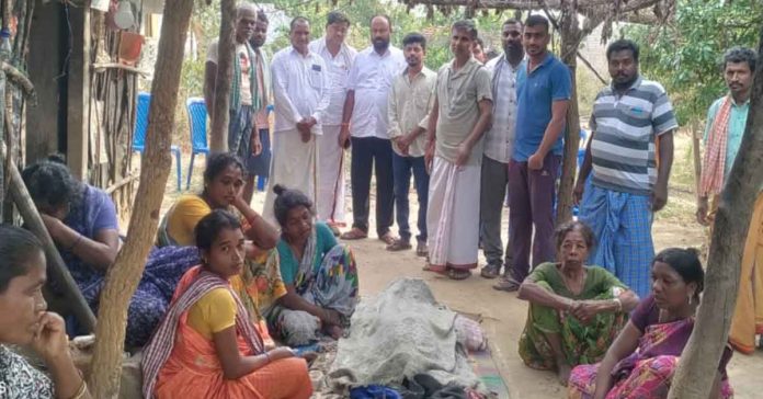 మృతురాలు కుటుంబానికి చేయుత