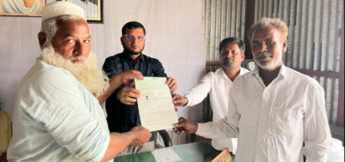 సీఎంఆర్ఎఫ్ చెక్కుల పంపిణీ
