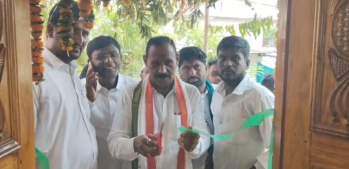 గుడిసెలు లేని గ్రామాలుగా తీర్చి దిద్దడమే ఎమ్మెల్యే లక్ష్యం