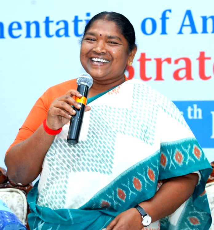 మహిళల ఆర్థిక స్వావలంబనకు స్త్రీనిధి బలమైన వేదిక
