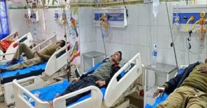 స్వీట్లు తిని 105 మందికి తీవ్ర అస్వస్థత