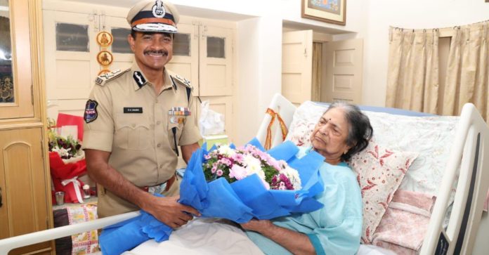 My mother's desire to see me as DGP kept her alive: CV Anand