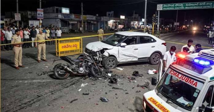 స్పోర్ట్స్ బైక్ – కారు ఢీకొని.. ఐదుగురు మృతి