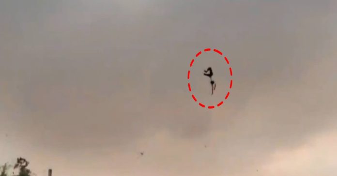 యూపీలో ఈదురుగాలి బీభత్సం