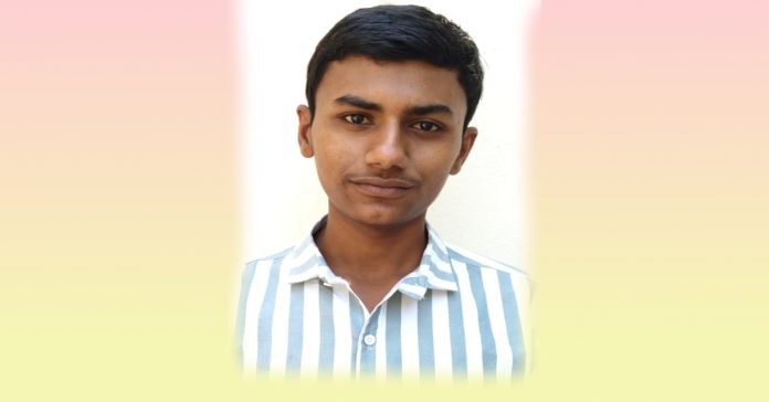 Tenth topper Balaji receives Pratibha Award