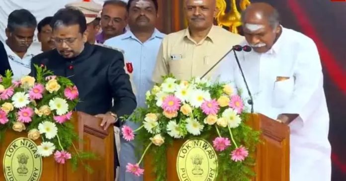పుదుచ్చేరి సీఎంగా రంగస్వామి ప్రమాణ స్వీకారం