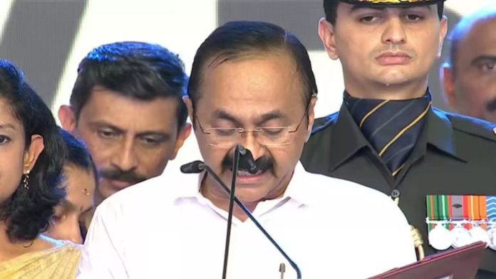 కేరళం సీఎంగా వీడీ సతీషన్ ప్రమాణ స్వీకారం