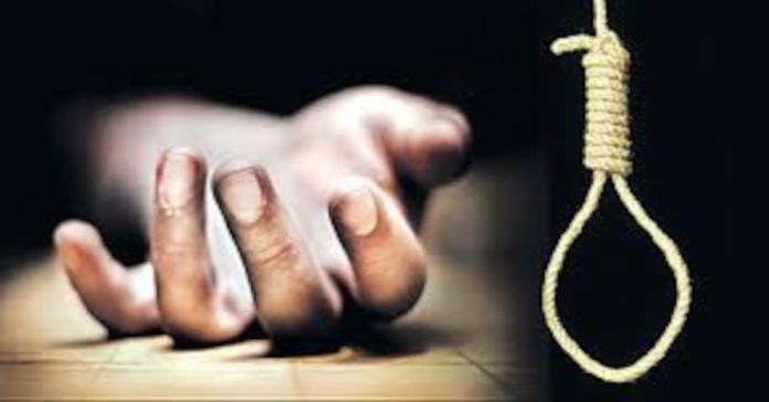 ఉరేసుకుని వ్యక్తి ఆత్మహత్య