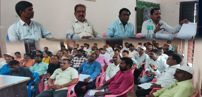 సర్వే అధికారులతో మండల స్థాయి సమీక్ష సమావేశం