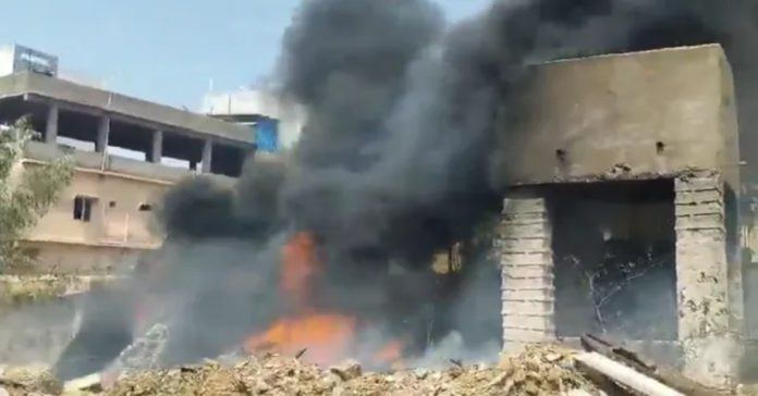 డెకరేషన్ గోదాంలో భారీ అగ్నిప్రమాదం