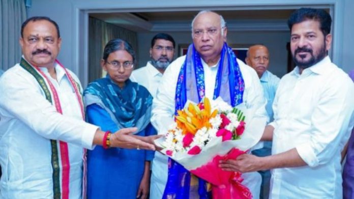 ఖర్గేతో సీఎం రేవంత్ రెడ్డి, కాంగ్రెస్ నేతల భేటీ