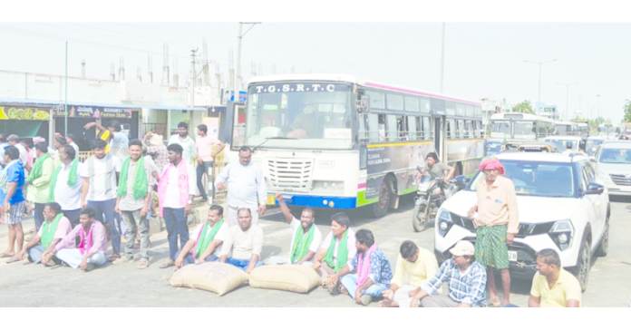 రైతుల ధర్నాలు