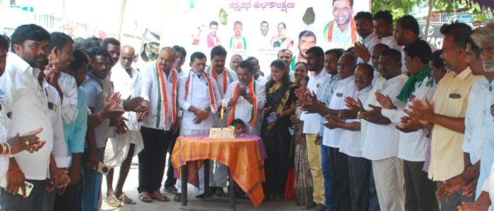 Minister Komatireddy's birthday celebrations in grand style