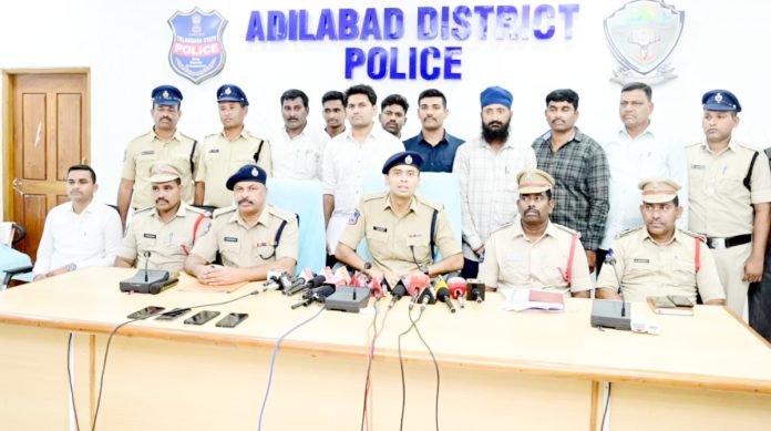 అంతర్రాష్ట్ర భారీ వాహనాల దొంగల ముఠా అరెస్ట్