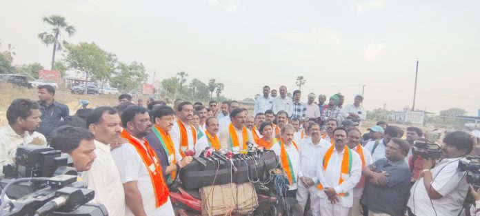 రైతన్నను ఆదుకోవడంలో కాంగ్రెస్ విఫలం