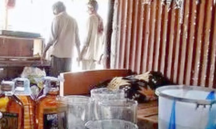 సరిహద్దుల్లో ‘బెల్ట్’ దందా..!
