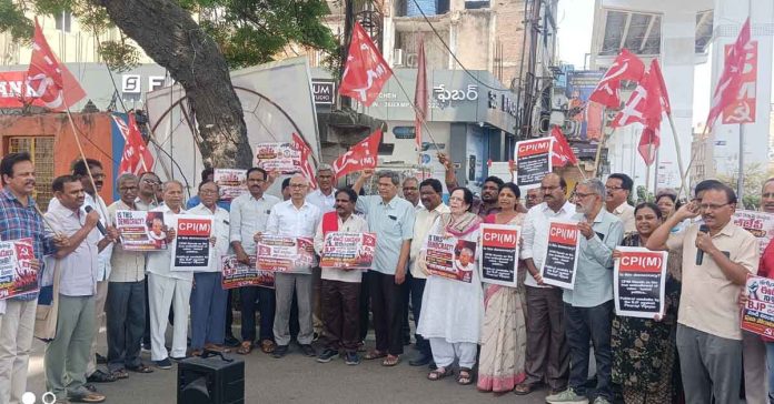 విజయన్పై ఈడీ దాడుల వెనుక బీజేపీ, కాంగ్రెస్ హస్తం
