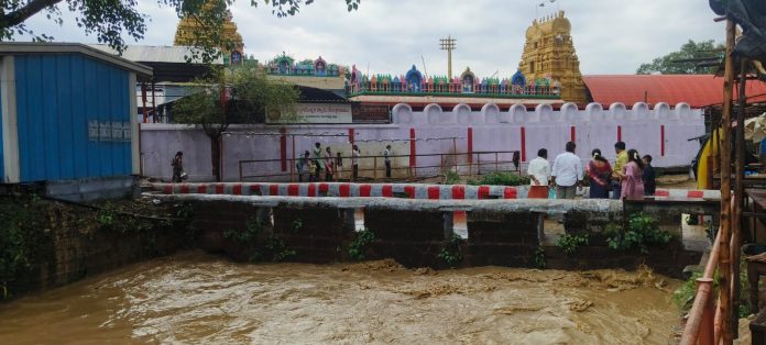 దంచి కొట్టిన వాన