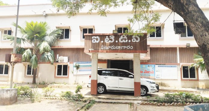 ITDA Washes Its Hands of Governing Body