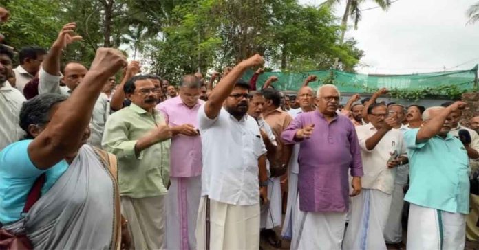 కేరళంలో సీపీఐ(ఎం) నాయకుల నిరసనలు