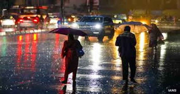 Midnight Rain... The City Cools Down