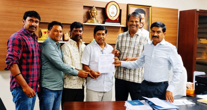 చిన్నపత్రికలు, డెస్క్ జర్నలిస్టులకు అక్రిడిటేషన్లు పెంచాలి