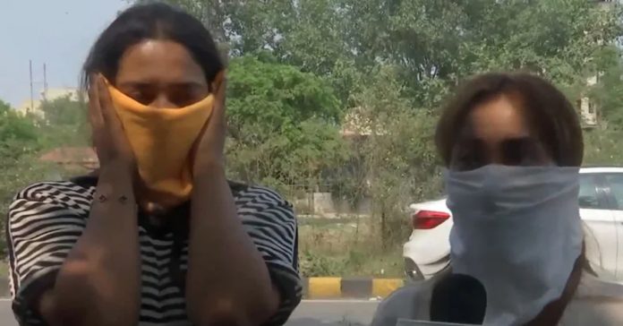 ఢిల్లీలో దారుణం..యువతులపై అల్లరిమూక దాడి