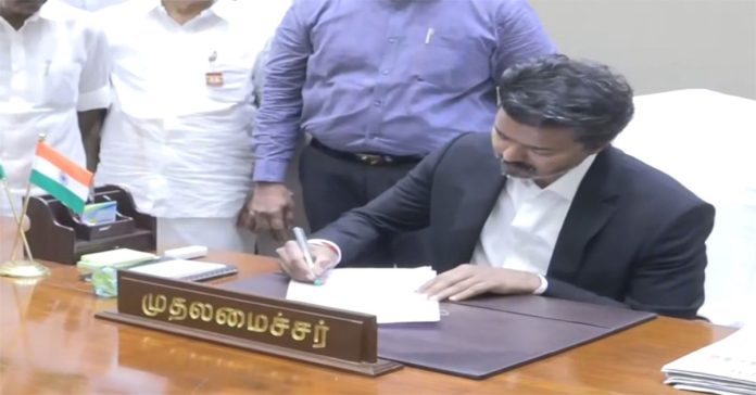 కొత్త సీఎంకు సచివాలయ ఉద్యోగుల ఘన స్వాగతం