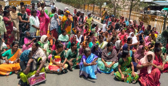 డ్వాక్రా మహిళా సంఘాల్లో భారీ కుంభకోణం