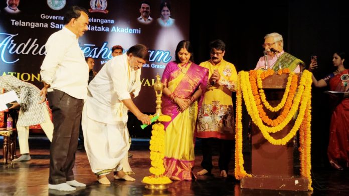 కళాకారులను గౌరవించి సంస్కృతిని కాపాడాలి