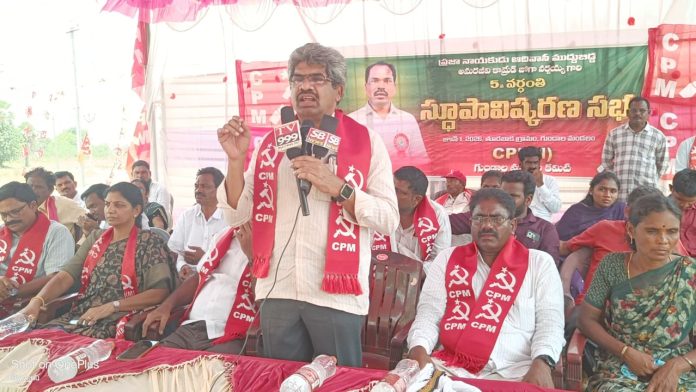 ఆదివాసీల హక్కుల కోసం పోరాడిన నేత జోగ నర్సయ్య