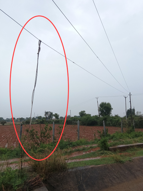 విద్యుత్ తీగలకు స్టే వైరుగా మారిన తాడు