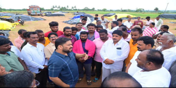 రైతులు అధైర్యపడొద్దు.. ప్రభుత్వం అండగా ఉంటుంది