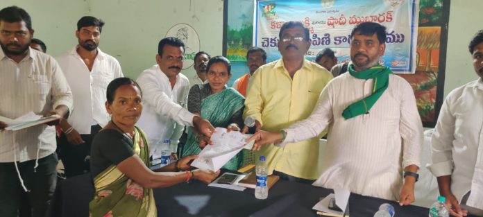 MLA distributes Kalyana Lakshmi and Shaadi Mubarak cheques.