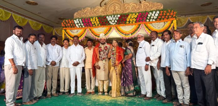 నూతన వధూవరులను ఆశీర్వదించిన ఎమ్మెల్యే జిఎస్ఆర్