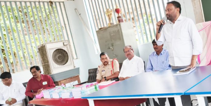 MLA Thota participated in the 'Badi Bata' program.