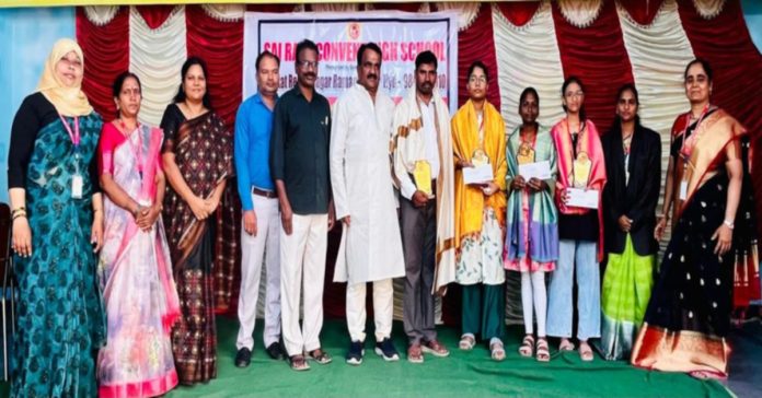 ఎస్ఎస్సీలో మెరిసిన విజ్ఞాన భారతి స్కూల్ టాపర్లకు ఘన సన్మానం