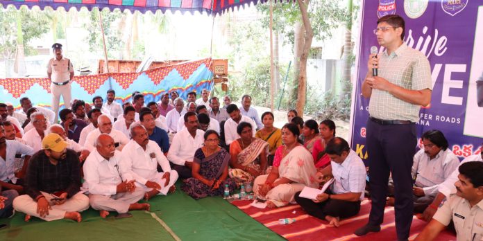 ప్రజా సమస్యల పరిష్కారానికి అధికారులు చొరవ చూపాలి: కలెక్టర్