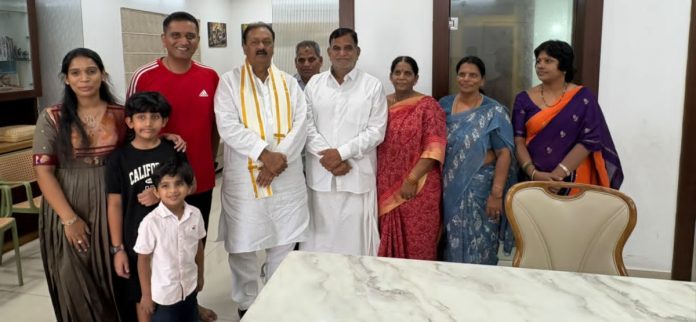 టీపీసీసీ రాష్ట్ర కార్యదర్శికి పరామర్శ