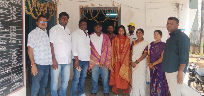 ట్రిపుల్ ఐటీ సీట్లు సాధించిన విద్యార్థులకు సన్మానం