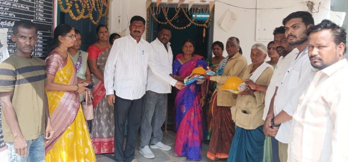 పారిశుద్ధ్య కార్మికుల సేవలు వెలకట్టలేనివి