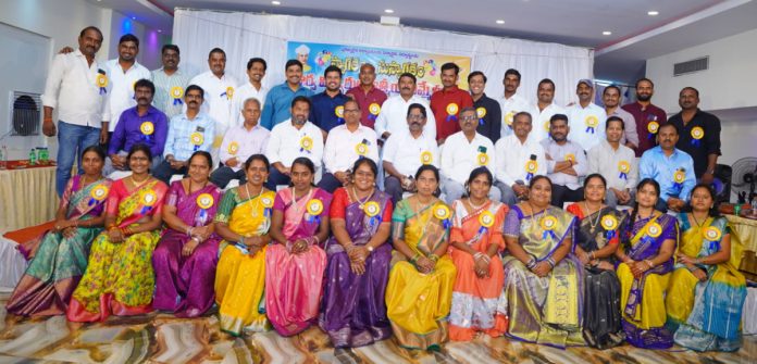 ఘనంగా పూర్వ విద్యార్థుల ఆత్మీయ సమ్మేళనం