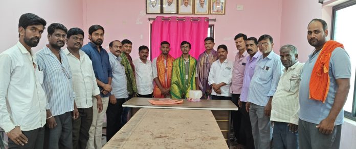 గ్రామంలో మరిన్ని ఉద్యోగాలు సాధించేందుకు ప్రతి ఒక్కరూ కృషి చేయాలి