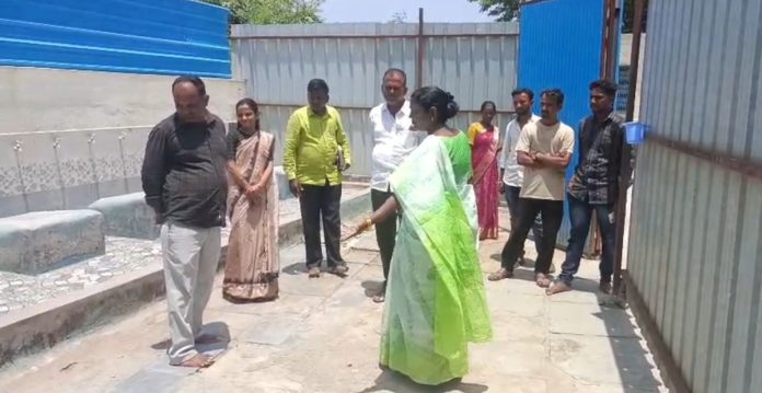 ప్రాథమిక ఆరోగ్య కేంద్రాన్ని సందర్శించిన డిఆర్డిఓ పీడి