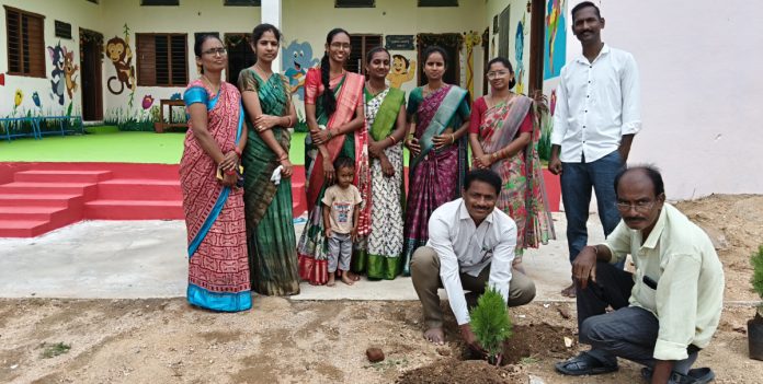 శ్రీ సరస్వతి శిశు మందిర్ లో మొక్కలు నాటే కార్యక్రమం