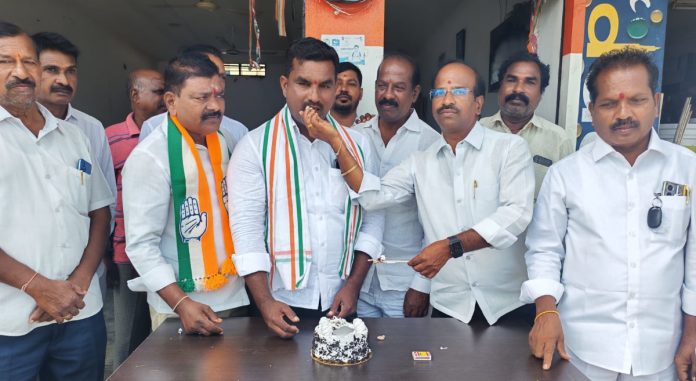 ఘనంగా రాహుల్ గాంధీ జన్మదిన వేడుకలు