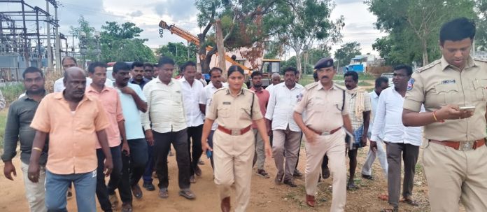 SP Janaki inspects the CM's meeting venue.