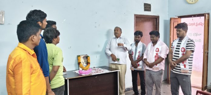 చేగువేరా స్ఫూర్తి తో జెన్ జీ యువత ఉద్యమాలను నిర్మించాలి